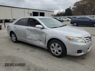 2010 Toyota Camry z VIN 4T1BF3EK2AU103008, wystawiony jako Copart lot #85611864 z przebiegiem 97 116 mil mil oraz Szkoda całkowita • Salvage title. Historia ofert i sprzedaży dostępna na DreamBid. Obrazek 4.