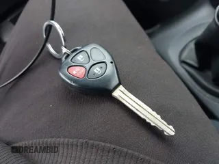 2009 Toyota Yaris z VIN JTDBT903791328862, wystawiony jako IAAI lot #42327669 z przebiegiem 160 747 mil mil oraz . Historia ofert i sprzedaży dostępna na DreamBid. Obrazek 11.
