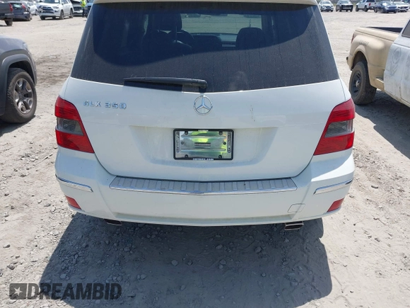 2012 Mercedes-Benz GLK with VIN WDCGG5GB4CF877097, listed as a IAAI auction lot 42127733 with Not Provided miles. Bid and sale history available at carsss.com. Image 6.