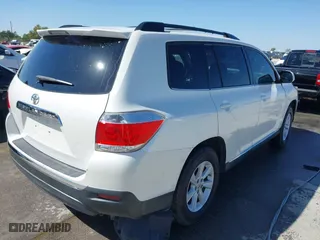 2013 Toyota Highlander with VIN 5TDZK3EH3DS132898, listed as a IAAI auction lot 41992862 with 140,525 mi miles. Bid and sale history available at carsss.com. Image 4.