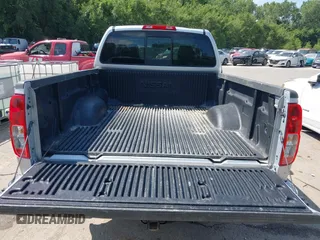 2010 Nissan Frontier SE z VIN 1N6AD0CUXAC436780, wystawiony jako IAAI lot #42720584 z przebiegiem 131 462 mil mil oraz . Historia ofert i sprzedaży dostępna na DreamBid. Obrazek 12.