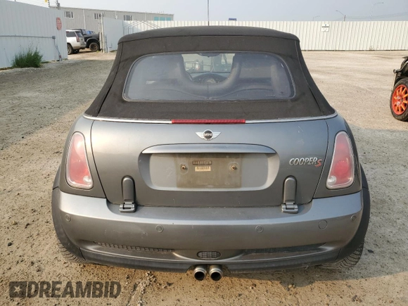 2005 MINI Convertible S z VIN WMWRH33535TF83436, wystawiony jako Copart lot #63962304 z przebiegiem 246 932 mil mil oraz Szkoda całkowita • Salvage title. Historia ofert i sprzedaży dostępna na DreamBid. Obrazek 6.