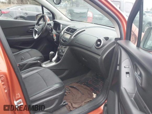 2016 Chevrolet Trax LT z VIN KL7CJLSB2GB659803, wystawiony jako IAAI lot #41576893 z przebiegiem 107 337 mil mil oraz . Historia ofert i sprzedaży dostępna na DreamBid. Obrazek 5.