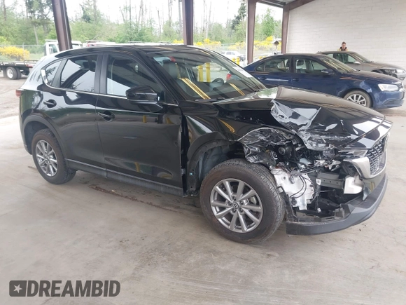 2023 Mazda CX-5 S Carbon Edition z VIN JM3KFBCM8P0140333, wystawiony jako IAAI lot #42292848 z przebiegiem 49 587 mil mil oraz . Historia ofert i sprzedaży dostępna na DreamBid. Obrazek 1.