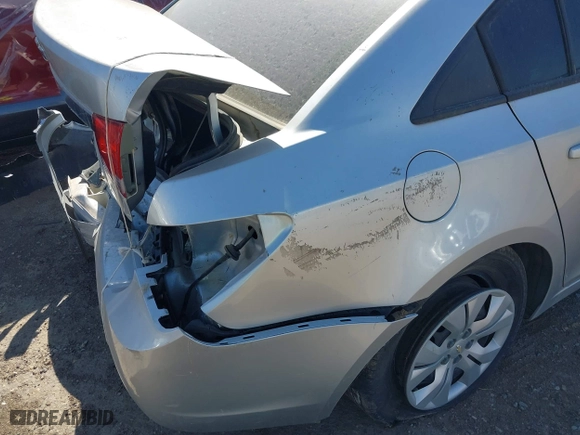 2014 Chevrolet Cruze LS with VIN 1G1PA5SG3E7270009, listed as a IAAI auction lot 40033837 with 94,577 mi miles. Bid and sale history available at carsss.com. Image 15.