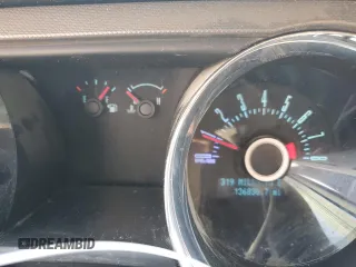 2013 Ford Mustang V6 z VIN 1ZVBP8AM8D5256204, wystawiony jako Copart lot #56149115 z przebiegiem 136 830 mil mil oraz Szkoda całkowita • Salvage title. Historia ofert i sprzedaży dostępna na DreamBid. Obrazek 9.