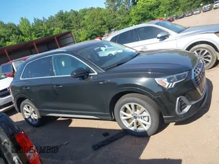 2024 Audi Q3 S line Premium z VIN WA1DECF35R1095131, wystawiony jako IAAI lot #42313681 z przebiegiem 31 510 mil mil oraz . Historia ofert i sprzedaży dostępna na DreamBid. Obrazek 12.