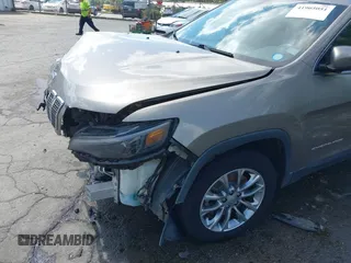 2019 Jeep Cherokee Latitude Plus with VIN 1C4PJLLB5KD184163, listed as a IAAI auction lot 41905051 with 247,574 mi miles. Bid and sale history available at carsss.com. Image 18.