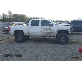 2011 Chevrolet Silverado 1500 LT with VIN 3GCPKSE36BG219504, listed as a IAAI auction lot 41891475 with 189,240 mi miles. Bid and sale history available at carsss.com. Image 13.
