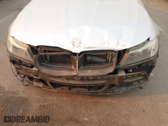 2011 BMW 3 Series 328i with VIN WBAPH5G55BNM71408, listed as a IAAI auction lot 41291450 with 169,483 mi miles and . Bid and sale history available at carsss.com. Image 6.