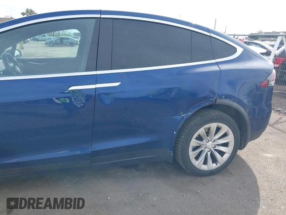 2016 Tesla Model X 70D z VIN 5YJXCAE29GF015890, wystawiony jako IAAI lot #41637564 z przebiegiem 145 848 mil mil oraz . Historia ofert i sprzedaży dostępna na DreamBid. Obrazek 6.
