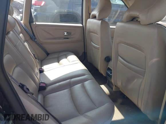 2000 Volvo S70 с VIN YV1LS56D1Y2662615, выставлен на аукционе IAAI как лот 41622599 с пробегом 269 328 миль миль и . История ставок и продаж доступна на DreamBid. Изображение 8.