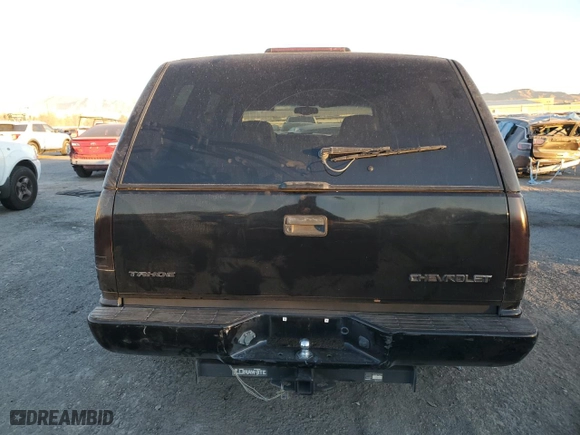 2000 Chevrolet Tahoe Limited with VIN 1GNEC13R5YR162329, listed as a Copart auction lot 84117434 with 177,241 mi miles and Salvage Title. Bid and sale history available at carsss.com. Image 6.