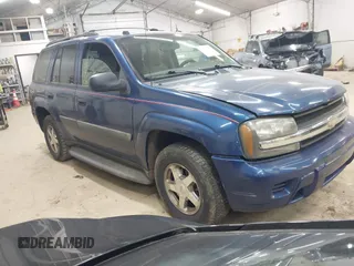 2005 Chevrolet TrailBlazer LT with VIN 1GNDT13S652299380, listed as a IAAI auction lot 42136545 with 153,406 mi miles and . Bid and sale history available at DreamBid. Image 1.