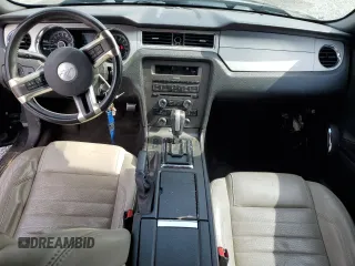 2013 Ford Mustang V6 z VIN 1ZVBP8AM1D5238157, wystawiony jako Copart lot #60427525 z przebiegiem 133 512 mil mil oraz Szkoda całkowita • Salvage title. Historia ofert i sprzedaży dostępna na DreamBid. Obrazek 8.