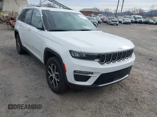 2023 Jeep Grand Cherokee Limited z VIN 1C4RJHBGXPC580878, wystawiony jako IAAI lot #41709940 z przebiegiem 15 285 mil mil oraz . Historia ofert i sprzedaży dostępna na DreamBid. Obrazek 1.