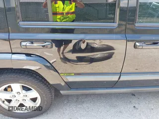 2008 Jeep Commander Sport z VIN 1J8HG48K08C132383, wystawiony jako IAAI lot #42600242 z przebiegiem 167 206 mil mil oraz . Historia ofert i sprzedaży dostępna na DreamBid. Obrazek 18.