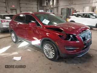2019 Lincoln MKC Standard with VIN 5LMCJ1D9XKUL50054, listed as a IAAI auction lot 41272680 with 45,539 mi miles. Bid and sale history available at carsss.com. Image 1.