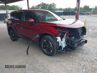 2024 Nissan Rogue SV z VIN JN8BT3BAXRW000772, wystawiony jako IAAI lot #42177018 z przebiegiem 15 902 mil mil oraz . Historia ofert i sprzedaży dostępna na DreamBid. Obrazek 1.