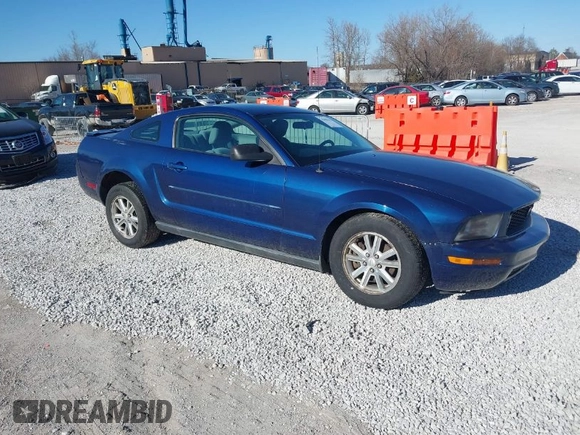 2007 Ford Mustang Deluxe with VIN 1ZVFT80N575315401, listed as a IAAI auction lot 41698515 with 157,141 mi miles. Bid and sale history available at carsss.com. Image 1.