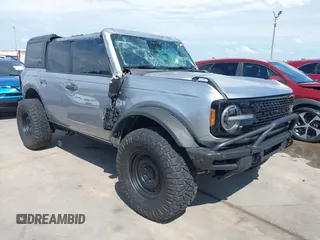 2022 Ford Bronco z VIN 1FMEE5DP4NLB43630, wystawiony jako IAAI lot #42457491 z przebiegiem 15 436 mil mil oraz . Historia ofert i sprzedaży dostępna na DreamBid. Obrazek 1.