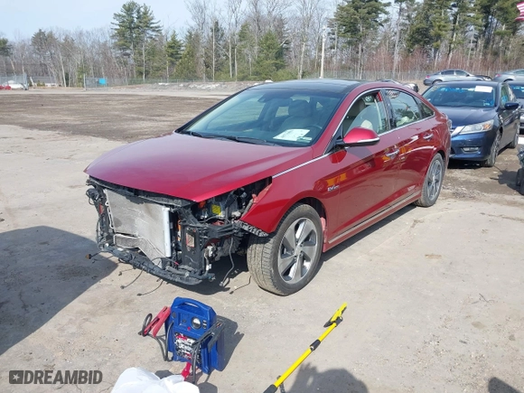 2017 Hyundai Sonata Hybrid Limited with VIN KMHE34L34HA069592, listed as a IAAI auction lot 41776804 with 139,513 mi miles. Bid and sale history available at carsss.com. Image 2.