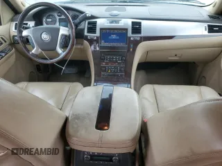 2011 Cadillac Escalade Premium z VIN 1GYS4CEF7BR213743, wystawiony jako Copart lot #55915025 z przebiegiem 293 784 mil mil oraz Tytuł czysty. Historia ofert i sprzedaży dostępna na DreamBid. Obrazek 8.