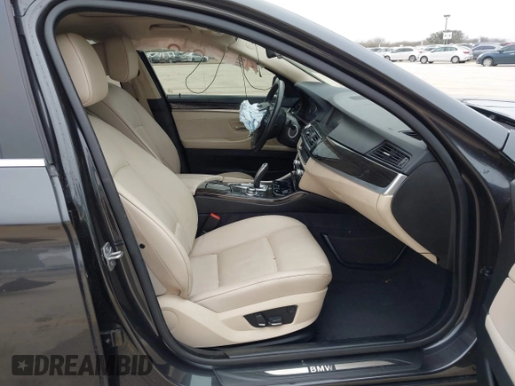 2013 BMW 5 Series 528i xDrive with VIN WBAXH5C50DDW15574, listed as a IAAI auction lot 41572993 with 59,188 mi miles. Bid and sale history available at carsss.com. Image 5.