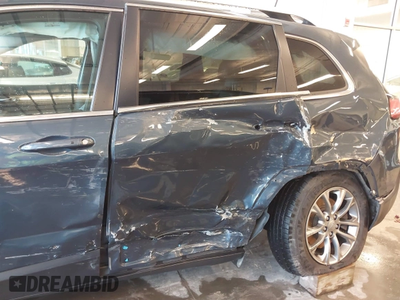 2019 Jeep Cherokee Latitude Plus with VIN 1C4PJMLX0KD361879, listed as a IAAI auction lot 40435950 with 148,830 mi miles. Bid and sale history available at carsss.com. Image 6.