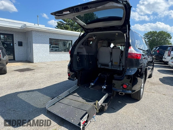 2017 Toyota Sienna L with VIN 5TDZZ3DC4HS860169, listed as a Copart auction lot 62226845 with 113,813 mi miles and Clean title. Bid and sale history available at DreamBid. Image 7.