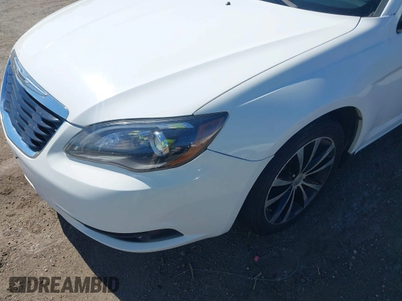 2013 Chrysler 200 Limited with VIN 1C3CCBCG4DN574932, listed as a IAAI auction lot 42219584 with 123,992 mi miles. Bid and sale history available at carsss.com. Image 6.