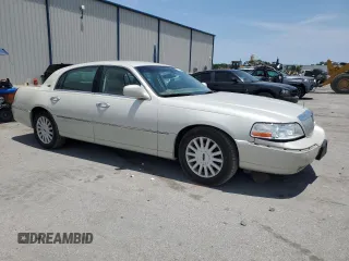 2005 Lincoln Town Car Signature Limited z VIN 1LNHM82W25Y606458, wystawiony jako Copart lot #58135655 z przebiegiem Nie podano mil oraz Szkoda całkowita • Salvage title. Historia ofert i sprzedaży dostępna na DreamBid. Obrazek 4.
