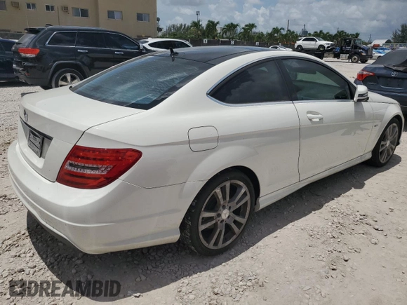 2012 Mercedes-Benz C 250 с VIN WDDGJ4HB0CF820966, выставлен на аукционе Copart как лот 63697624 с пробегом 136 741 миль миль и На запчасти • Non repairable. История ставок и продаж доступна на DreamBid. Изображение 3.