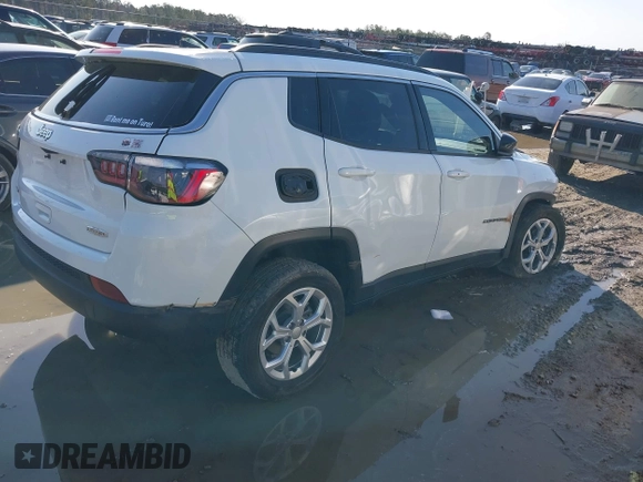 2024 Jeep Compass Latitude with VIN 3C4NJDBN2RT112575, listed as a IAAI auction lot 41730950 with 22,357 mi miles. Bid and sale history available at carsss.com. Image 4.