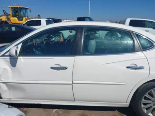 2007 Buick LaCrosse CXS with VIN 2G4WE587471117259, listed as a IAAI auction lot 41882777 with 201,787 mi miles. Bid and sale history available at carsss.com. Image 14.