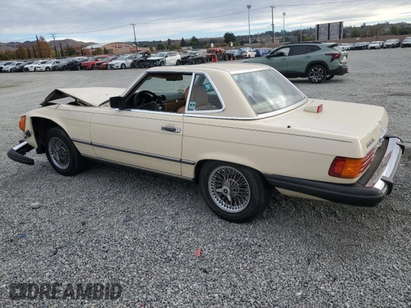 1986 Mercedes-Benz 560 SL z VIN WDBBA48D9GA042092, wystawiony jako Copart lot #82438564 z przebiegiem 43 758 mil mil oraz Szkoda całkowita • Salvage title. Historia ofert i sprzedaży dostępna na DreamBid. Obrazek 2.