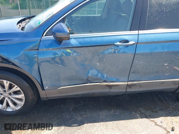 2018 Volkswagen Tiguan SEL with VIN 3VV2B7AX9JM143441, listed as a IAAI auction lot 42351115 with 160,646 mi miles and . Bid and sale history available at DreamBid. Image 6.