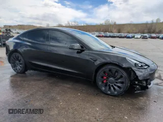 2023 Tesla Model 3 Performance z VIN 5YJ3E1ECXPF628019, wystawiony jako Copart lot #53554215 z przebiegiem 22 557 mil mil oraz Szkoda całkowita • Salvage title. Historia ofert i sprzedaży dostępna na DreamBid. Obrazek 4.