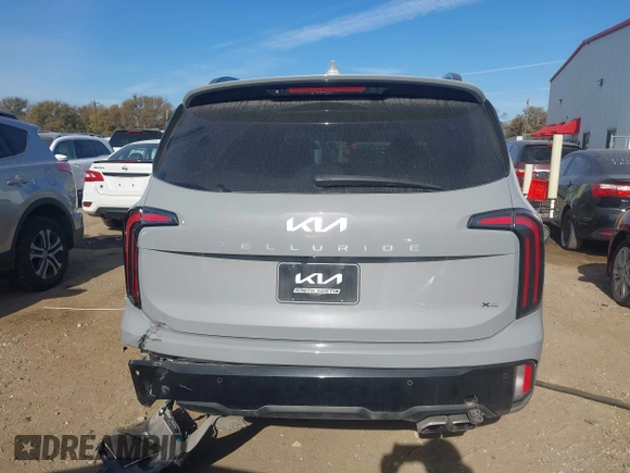 2024 Kia Telluride SX Prestige X-Pro z VIN 5XYP5DGCXRG445215, wystawiony jako IAAI lot #40995272 z przebiegiem 17 931 mil mil oraz . Historia ofert i sprzedaży dostępna na DreamBid. Obrazek 16.