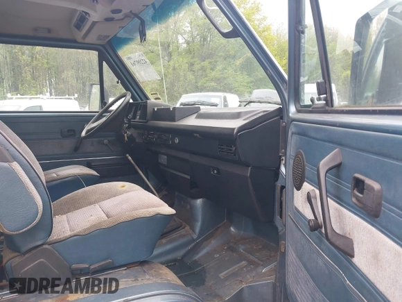 1987 Volkswagen Vanagon with VIN WV2YB025XHG026423, listed as a IAAI auction lot 42209761 with 348,947 mi miles and . Bid and sale history available at DreamBid. Image 5.