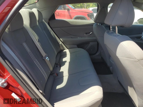 2023 Hyundai Elantra SEL z VIN KMHLM4AG5PU597620, wystawiony jako Copart lot #52069715 z przebiegiem 22 630 mil mil oraz Nie do naprawy • Non repairable. Historia ofert i sprzedaży dostępna na DreamBid. Obrazek 10.