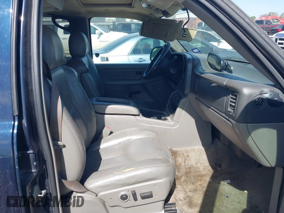 2005 Chevrolet Suburban LT with VIN 1GNFK16Z45J157703, listed as a IAAI auction lot 41840882 with 337,113 mi miles and . Bid and sale history available at DreamBid. Image 5.