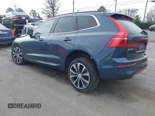 2022 Volvo XC60 Momentum z VIN YV4L12RK0N1059848, wystawiony jako IAAI lot #41714245 z przebiegiem 31 404 mil mil oraz . Historia ofert i sprzedaży dostępna na DreamBid. Obrazek 3.