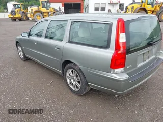 2006 Volvo V70 2.4L with VIN YV1SW612962574792, listed as a IAAI auction lot 42187150 with 124,636 mi miles and . Bid and sale history available at DreamBid. Image 3.