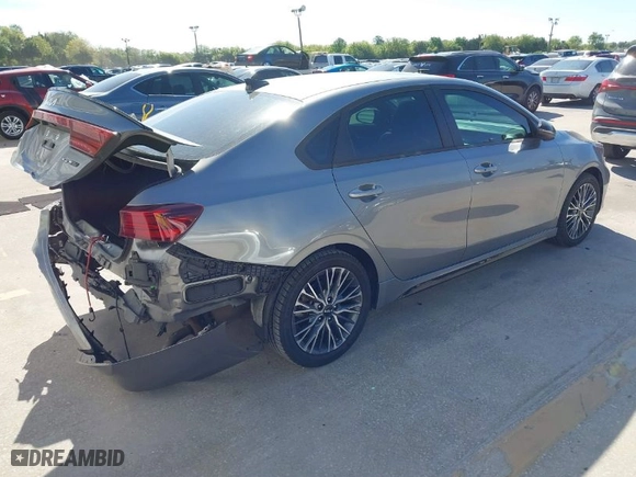 2022 Kia Forte GT-Line with VIN 3KPF54AD6NE498871, listed as a IAAI auction lot 41843585 with 91,918 mi miles. Bid and sale history available at carsss.com. Image 4.