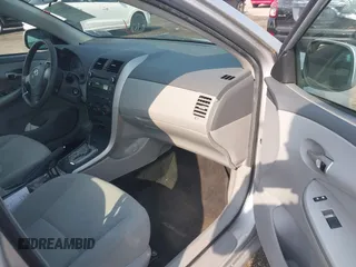 2010 Toyota Corolla z VIN 2T1BU4EE9AC263734, wystawiony jako IAAI lot #42453711 z przebiegiem 87 909 mil mil oraz . Historia ofert i sprzedaży dostępna na DreamBid. Obrazek 5.