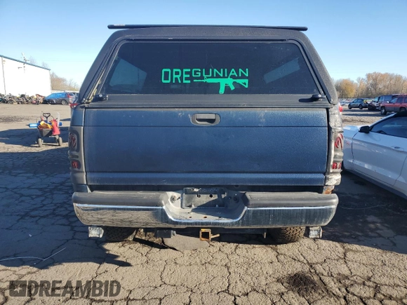 2000 Dodge 2500 z VIN 1B7KF23W9YJ179230, wystawiony jako Copart lot #83255064 z przebiegiem 156 756 mil mil oraz Czysty tytuł • Clean title. Historia ofert i sprzedaży dostępna na DreamBid. Obrazek 6.