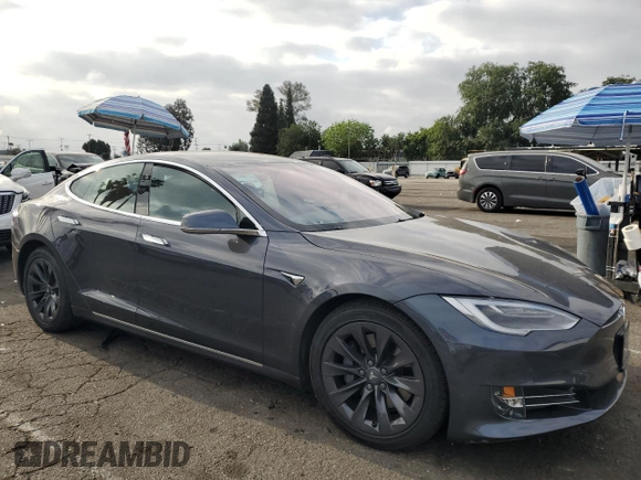 2018 Tesla Model S 75D z VIN 5YJSA1E26JF288227, wystawiony jako Copart lot #54075285 z przebiegiem 49 815 mil mil oraz Szkoda całkowita • Salvage title. Historia ofert i sprzedaży dostępna na DreamBid. Obrazek 4.