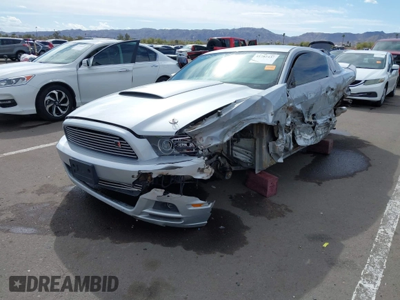 2013 Ford Mustang V6 z VIN 1ZVBP8AM2D5262788, wystawiony jako IAAI lot #41782437 z przebiegiem 54 013 mil mil oraz . Historia ofert i sprzedaży dostępna na DreamBid. Obrazek 18.