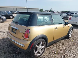 2004 MINI Hardtop z VIN WMWRC33404TJ55065, wystawiony jako IAAI lot #42273634 z przebiegiem 114 747 mil mil oraz . Historia ofert i sprzedaży dostępna na DreamBid. Obrazek 4.